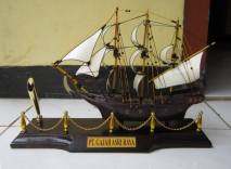 miniatur kapal black pearl